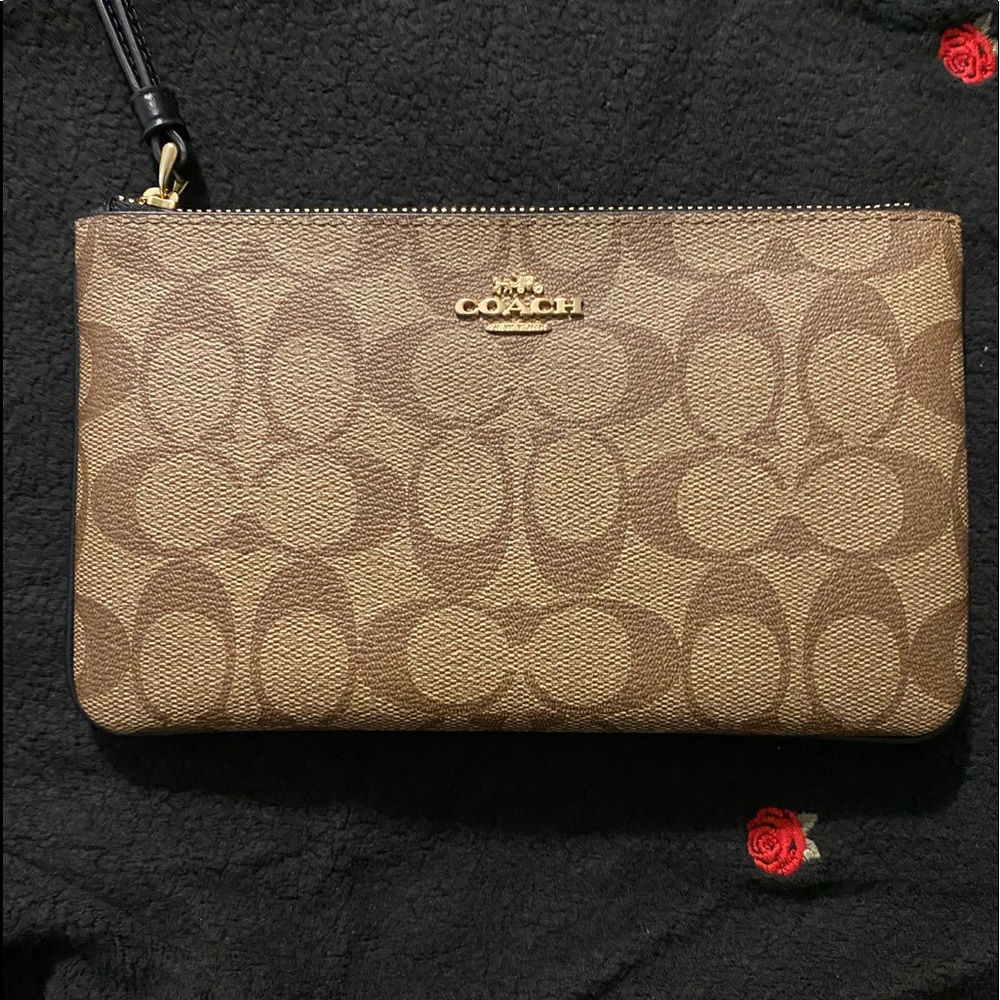 🌹🌹🌹Large Coach wristlet NWT🌹🌹🌹